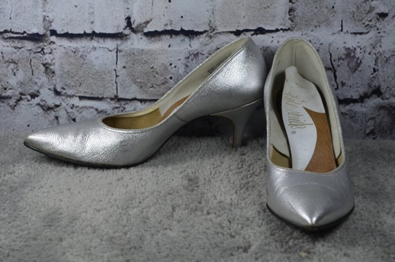 lifestride silver heels