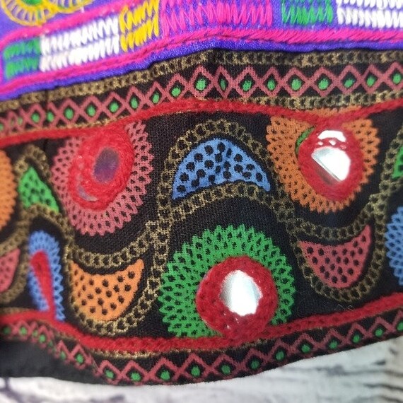 Vtg ethnic embellished boho shorts - image 4