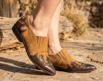 Vintage 80s Nine West Western Suede Booties, Two-Tone Tan Black Flame Stitch Shooties, Women's 8.5, Southwestern Ankle Cowboy Shoes