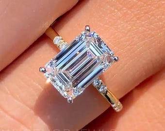 Anello di fidanzamento con pavé di diamanti taglio smeraldo, 2 carati, in oro 14 carati.