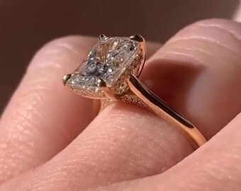 Anello di fidanzamento con moissanite taglio brillante da 4,50 ct, montatura a cattedrale in oro rosa