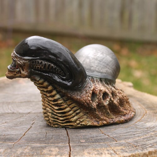 UNPAINTED Snailien Sculpture Alien Xenomorph Giger Snail