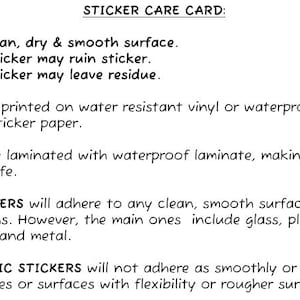 Puede incluir: Una tarjeta blanca con texto negro titulada "STICKER CARE CARD:" que detalla las instrucciones para la aplicaci&oacute;n y el cuidado de las pegatinas. La tarjeta explica que las pegatinas est&aacute;n impresas en vinilo resistente al agua o papel hologr&aacute;fico y son aptas para lavavajillas.