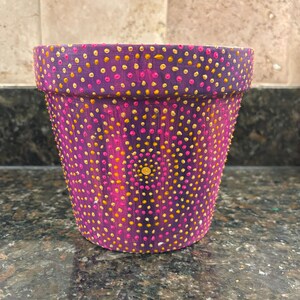Handmålad Dot Art Terrakotta Kruka – Lila Mandala Blomkruka