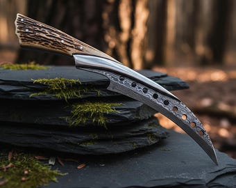 Handmade Damascus Hunting Knife with Deer Horn Handle l Full Tang survival & Camping Knives