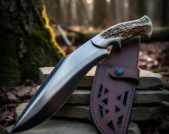 Cuchillo de exterior artesanal con mango de asta y funda de cuero