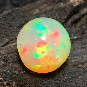 6.80 MM natürlicher weißer äthiopischer Opal mit Regenbogenfeuer, 1.55 Ct loser Kugelball