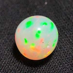 Äthiopischer Opal, 8 mm Kugel, 2,15 ct | Natürlicher weißer Regenbogen-Cabochon