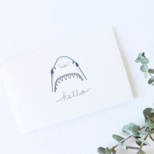 Tarjeta de felicitación divertida - Pensando en ti - Hello Shark