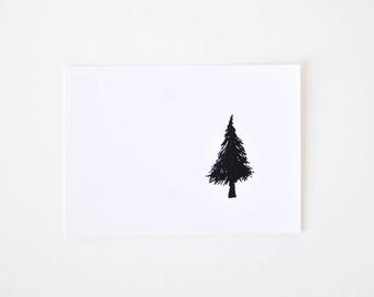Simple Tree Art Print - Dibujo minimalista en blanco y negro - Un árbol dejado en el bosque