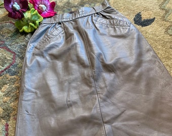 Cocoa Brown Leather Skirt | by Mavco | Made in Italy | Zipper and Snaps | Back Slit | Extra Small | Below Knee | Buttery Soft Leather