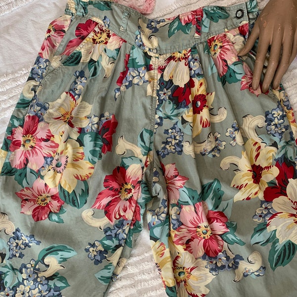 High Waisted Rayon Floral Pants | Lizwear | Pleated Front | Side Zipper | Side Pockets | Vibrant Flower Print | Lightweight | Petite Size 6