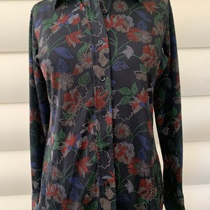 Pointillistic Flower Print Shirt Lady Manhattan 100% Polyester Long Sleeve 1970s Fashion Made in Taiwan Medium to Large image 3