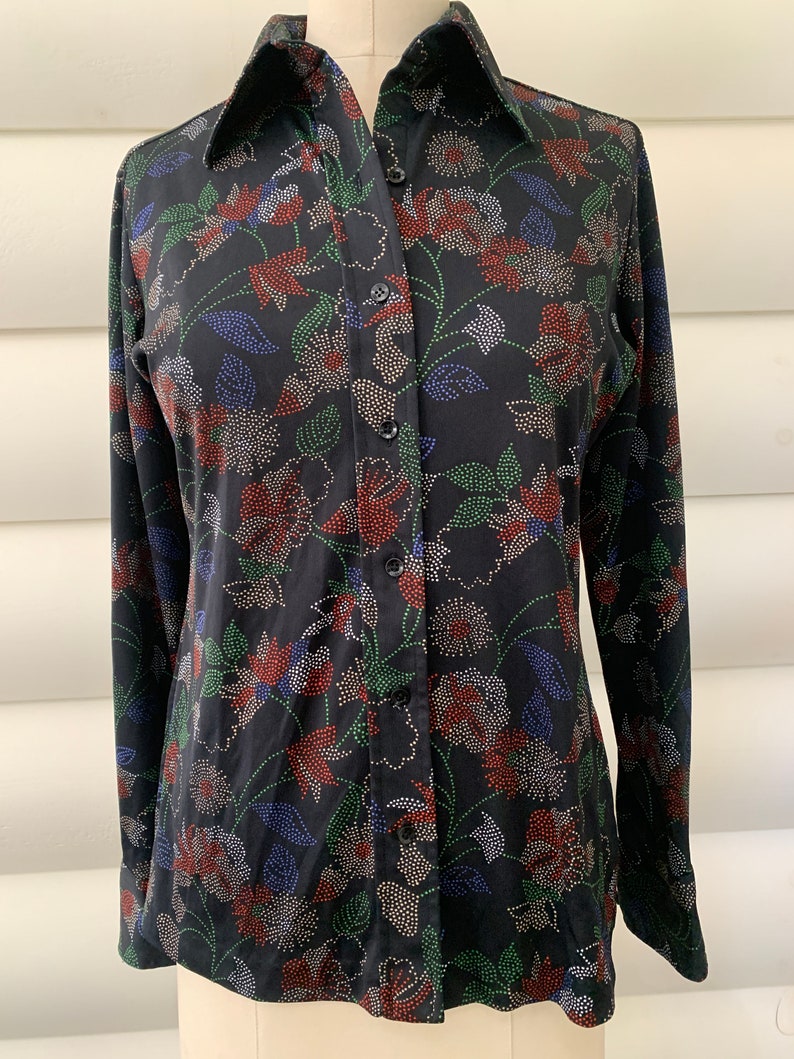 Pointillistic Flower Print Shirt Lady Manhattan 100% Polyester Long Sleeve 1970s Fashion Made in Taiwan Medium to Large image 3