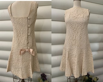 Adorable Cream Lace Dress with Back Button Closure | Fully Lined | Excellent Condition | Satin Bow | Knee Length | 60s Wedding