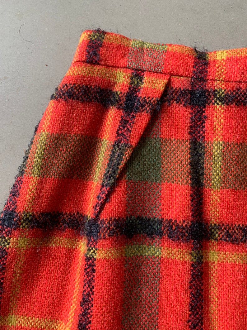 Red Orange Plaid Skirt Reverse Dart Kick Pleat Vintage Custom Made Textured Wool Lined No Pockets image 4