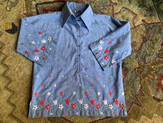 1970s Blue Tunic Shirt with Embroidered Flowers |… - image 1