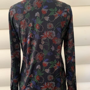 Pointillistic Flower Print Shirt Lady Manhattan 100% Polyester Long Sleeve 1970s Fashion Made in Taiwan Medium to Large image 4