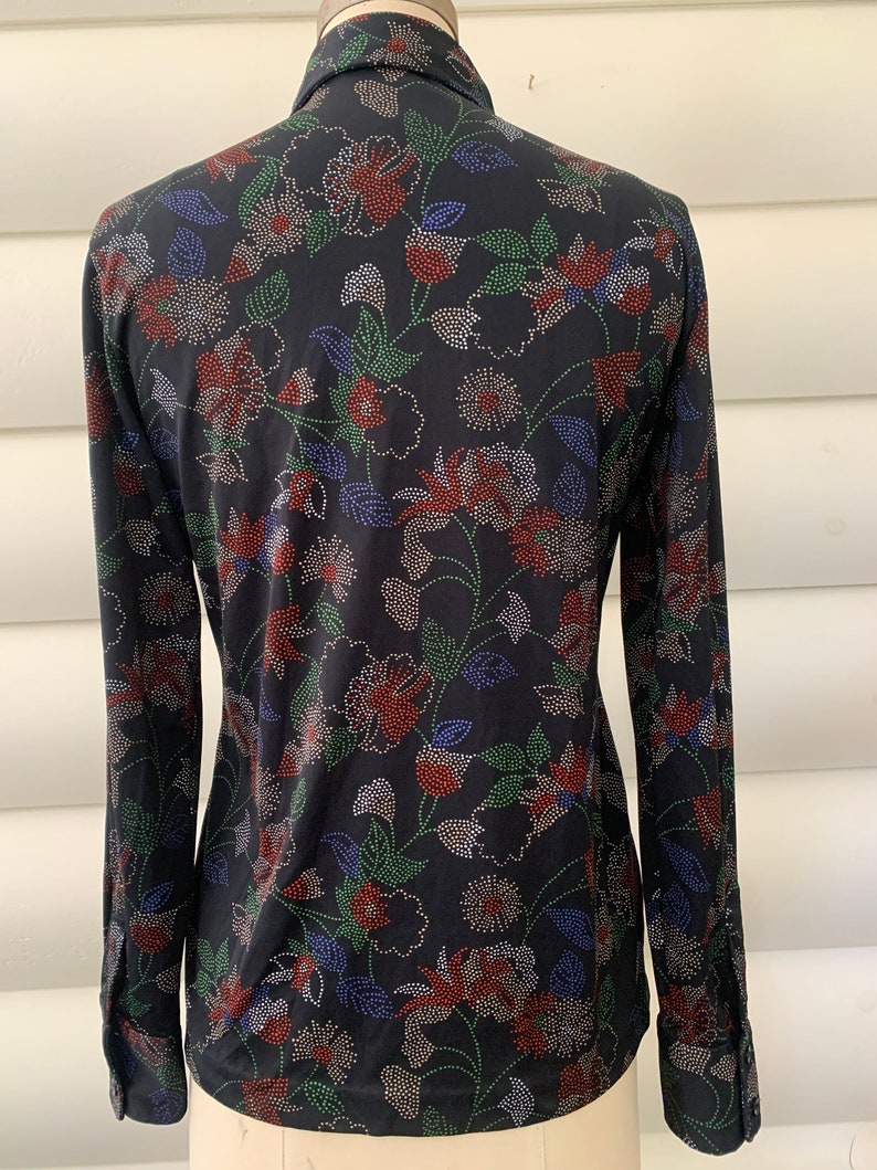 Pointillistic Flower Print Shirt Lady Manhattan 100% Polyester Long Sleeve 1970s Fashion Made in Taiwan Medium to Large image 4