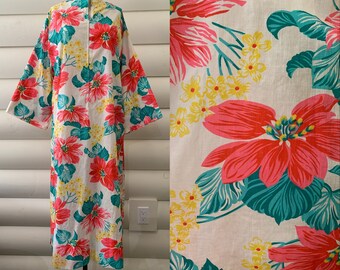 Bright Floral Print Caftan | Front Zipper | Side Slits | Side Pockets | Lounge Wear | Tropical Print | Vivid Colors | Like New | 1960s 1970s