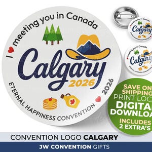 Puede incluir: Una chapa circular blanca con el texto I meeting you in Canada y Calgary 2026. El diseño incluye un sombrero de vaquero amarillo, pinos verdes, una pila de tortitas y una botella de jarabe de arce. Incluye el texto Eternal Happiness Convention.