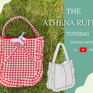 Könnte beinhalten: Eine rot-weiß karierte Tragetasche mit Rüschenkante und weißer Schleife. Die Tasche hat einen passenden Griff und ist vor einem grünen Hintergrund platziert. Der Text auf dem Bild lautet "THE ATHENA RUFFLE TOTEBAG SEWING PATTERN + Video".