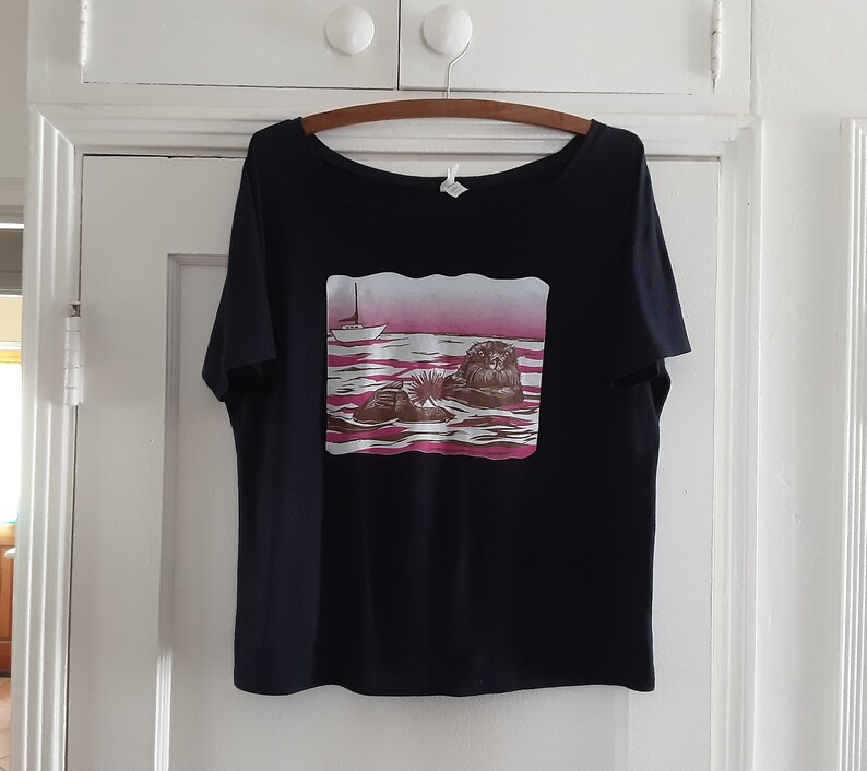 Otter T-shirt Super Soft Navy Scoop Neck Natural Illustration Block Print image 4