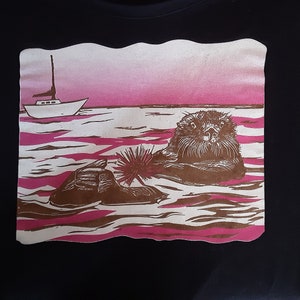 Otter T-shirt Super Soft Navy Scoop Neck Natural Illustration Block Print image 3