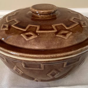 Vintage Monmouth Pottery Covered Casserole Dish. Western stoneware Navajo diamond pattern. 1930s – 40s brown rustic stoneware bean pot.