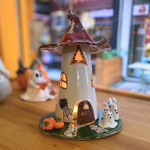 Keramisk häxhusljusstake, spökljushus, Halloweenkeramik