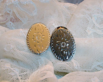 Vintage Gold Tone Floral Engraved Metal Earrings - ET-VGF-E