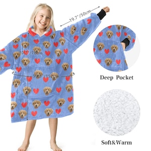 Pu&ograve; includere: Una coperta con cappuccio blu chiaro con facce di golden retriever e cuori rossi. La coperta ha una tasca profonda ed &egrave; larga 152 cm, alta 78 cm e 50 cm per le maniche. La coperta &egrave; morbida e calda.