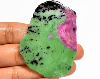 Fetta di zoisite rubino, lastra di zoisite rubino grezza lucidata a mano, decorazione per la casa, pietra preziosa di cristallo curativa, dimensioni della fetta 58X43X5 mm (fetta come da immagine)