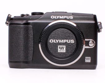 OLYMPUS PEN E-PL6 Silver [2,025 Shots] + 14-42mm II R in Box + 4GB