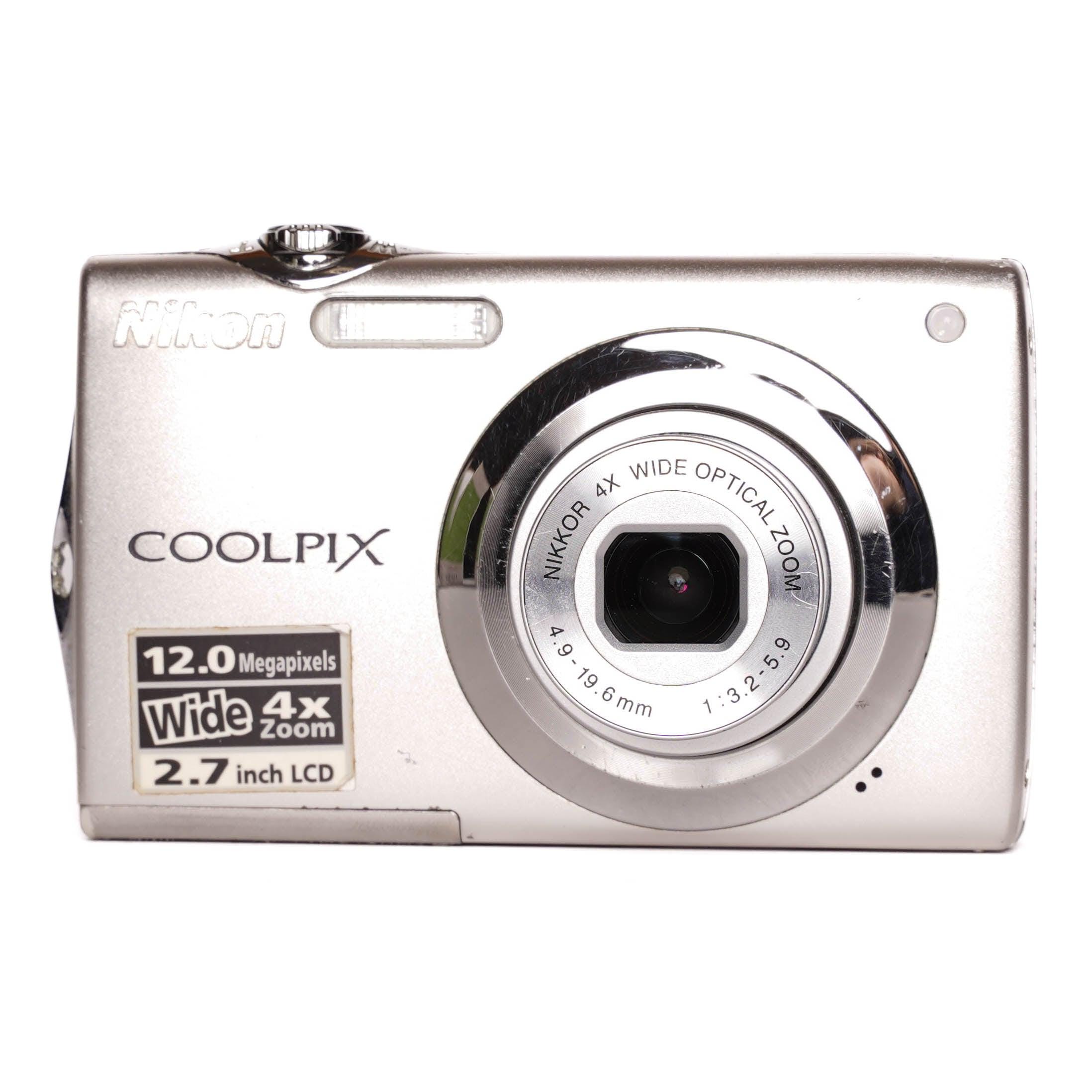 Nikon Coolpix S3600 Compact 20,1 MP Zoom 8x - Bleu Métallisé, Avec Accessoires, Occasion