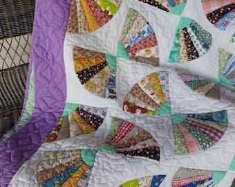 Beautiful Vintage Fan Quilt / 67 X 74 / Handmade Fan Quilt / Vintage Hand quilted / Multi Colors Quilted Fan Bedspread