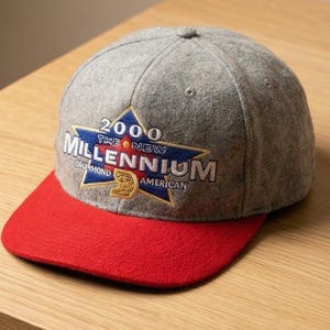 以下が含まれることがあります： 白い文字で「Welcome to our home」と書かれた素朴な木製の看板。 荒れた仕上がりとシンプルで魅力的なデザインで、玄関や玄関に最適です。