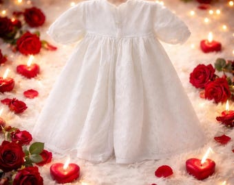 Renzo Vintage 1970-tals vit dopklänning i stickad pointelle-mönster, tillverkad i Italien