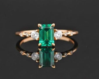 Anillo de oro vermeil con corte esmeralda, piedra natal de mayo, plata