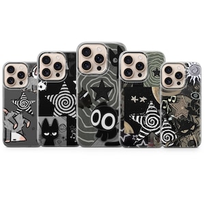 Pode incluir: Uma coleção de capas de telemóvel com designs únicos em preto e branco. Cada capa apresenta um padrão diferente, incluindo estrelas, gatos e formas abstratas. As capas são feitas de um material transparente, permitindo que a cor do telemóvel seja vista.