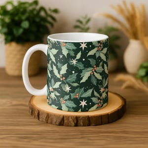 Taza navideña Holly & Ivy - Taza de café navideña clásica de color verde