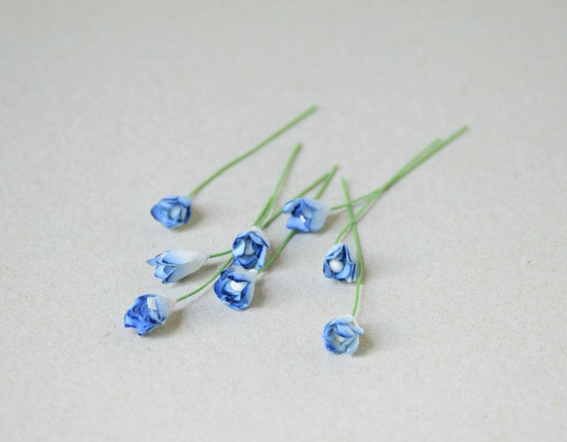 10 mm 30 Mixed White and Blue Paper Flowers Gypsophila with Pollen Paper Flowers