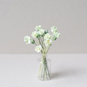 4-10 mm / 20 flores de papel verde e botões de rosa de papel