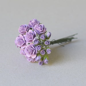 5-15 mm / 20 gemischte lila Papierrosen und Rosenknospen