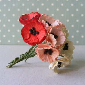 15 flores de papel de amapolas en tonos rojos, 2 cm, para manualidades, álbumes de recortes, tarjetas y decoración