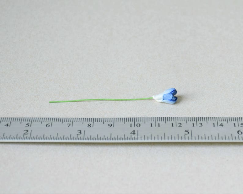 10 mm 30 Mixed White and Blue Paper Flowers Gypsophila with Pollen Paper Flowers