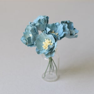 40 mm / 5 blauwe papieren lotusmoerbeipapierbloemen (ca 190)