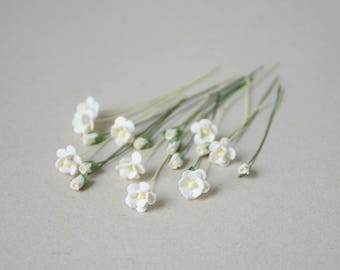 5-10 mm /  20   White  Paper  Flowers and Cream  Rosebuds