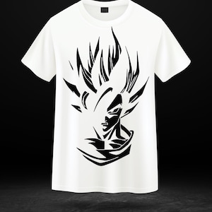 Puede incluir: Una taza de cerámica blanca con un asa negra y el texto "But First, Coffee" en negro, en negrita. La taza está sobre una superficie blanca.