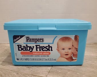 Embalagem vintage de lenços umedecidos Pampers Baby Fresh azul vazia (adereço de filme)